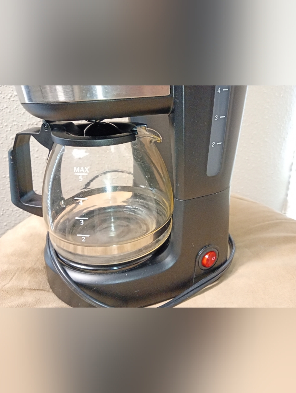Gourmia 5 Cup One Touch Coffee Maker with Box
